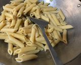 Foto langkah ke 3 dari resep Penne carbonara with smoked beef.