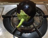 A picture of step 1 of Brinjal bharta.