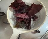 A picture of step 2 of Red Shiso Leaves Pink Juice (Just boil👏).