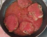 Foto del paso 5 de la receta: Codillo con papas en salsa de chile seco