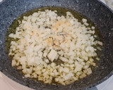 Foto del paso 2 de la receta: Arroz con champiñones y chorizo
