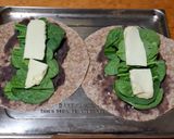 Foto del paso 2 de la receta: Burritos de frijoles con espinaca y queso