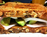 Foto del paso 2 de la receta: Sándwich 8 cereales con jamón de pavo, aguacate y queso fresco