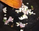 A picture of step 3 of Peas And Carrot Pulav.