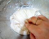صورة لخطوة 2 من وصفة مناقيش زعتر و جبنة 🧀🌿