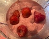 รูปขั้นตอนการทำที่ 1 ของ Strawberry yogurt smoothie