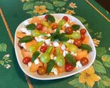 Une image de l'étape 7 de Melon au deux tomates, feta et menthe.