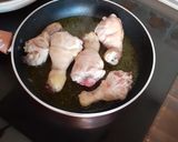 Foto del paso 1 de la receta Muslos de pollo en salsa de cebolla