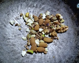 நட்ஸ் & டிரை ப்ரூட் லாடு (Nuts and dryfruits laadu recipe in tamil) ரெசிபி ஸ்டேப் 2 புகைப்படம்