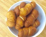 Hình bước làm 10 của món Doughnut Xúc Xích