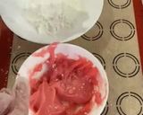 Foto langkah ke 4 dari resep Strawberry Mochi Bites.