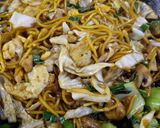 Foto langkah ke 3 dari resep Mie Kuning Goreng.