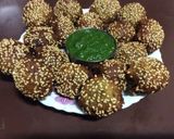 A picture of step 5 of Jowar vada.