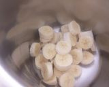 A picture of step 1 of Dry fruit shake.