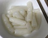 Hình bước làm 3 của món Bánh gạo hàn quốc