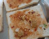 A picture of step 2 of Bread pizza.