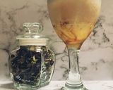 Foto langkah ke 3 dari resep Es Kopi Susu Bunga Telang (kental manis).