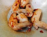 Hình bước làm 2 của món Cánh gà rim sả
