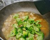 Foto langkah ke 3 dari resep Ayam Cah Brokoli Simple.