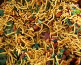 A picture of step 5 of Mamara poha.