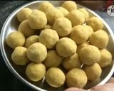 भुने चने और सफेद मिर्च के लड्डू(Bhune chane aur safed mirch ke laddu recipe in Hindi) रेसिपी चरण 6 फोटो