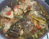 Foto langkah ke 10 dari resep Sup Kepala Ikan Rumahan.