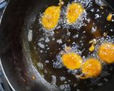 A picture of step 3 of Tomato pakoray.