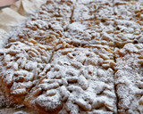 Foto del paso 10 de la receta: Coca de hojaldre de crema de almendras y piñones (sin gluten)