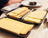 Hình bước làm 2 của món Raclette - Món Pháp Truyền Thống Mùa Lạnh Với Phô Mai Nóng Chảy, Jambon & Khoai Tây