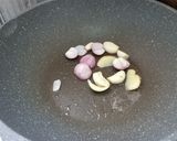 A picture of step 2 of Chestnut Chicken Pot 栗子炆雞.