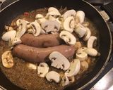 Une image de l'étape 4 de Saucisses de Toulouse à l ail et aux carottes fenouil champignons et panais.