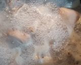 A picture of step 2 of Thai rice stick soup (ขนมจีนน้ำยา).