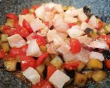 Foto del passaggio 2 della ricetta Pasta al pesce spada e melanzane