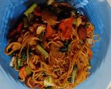 Foto langkah ke 4 dari resep Mie goreng tek tek spesial.
