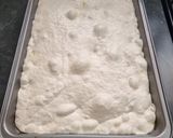 Foto del paso 5 de la receta: Focaccia de ajo confitado y masa madre