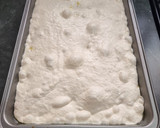 Foto del paso 5 de la receta: Focaccia de ajo confitado y masa madre