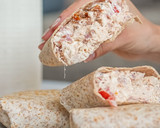 Foto del paso 3 de la receta: Wraps de pollo con tomate 2