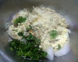 A picture of step 2 of Green chilli onion fritters.
