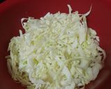 Foto del paso 6 de la receta: Ensalada mixta de col y cogollo con langostinos, palitos de cangrejo, piña y salsa rosa