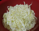Foto del paso 6 de la receta: Ensalada mixta de col y cogollo con langostinos, palitos de cangrejo, piña y salsa rosa