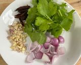 รูปขั้นตอนการทำที่ 1 ของ ไก่ผัดขึ้นฉ่ายพริกเผา