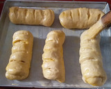 Foto langkah ke 4 dari resep Roti Manis Jumbo Isi Pisang.