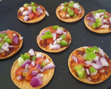 બિસ્કીટ પીઝા (Biscuit Pizza Recipe In Gujarati) રેસીપી સ્ટેપ2ફોટો
