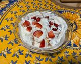 Une image de l'étape 9 de Coupe de skyr aux fraises, prunes et abricot.
