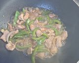 รูปขั้นตอนการทำที่ 2 ของ หมูผัดพริกหวาน