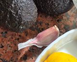 Foto del paso 1 de la receta: Dip de palta con yogur natural entero de leche de búfala 🥑 🐃 🍋 🧄🧂