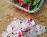 Foto del passaggio 1 della ricetta Insalata di fagiolini, ravanelli, pomodori, cipolla di tropea e basilico