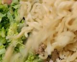Foto langkah ke 4 dari resep Omelet Mie Mini.