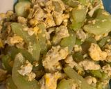 รูปขั้นตอนการทำที่ 3 ของ ผัดแตงกวาใส่ไข่ไก่สับ