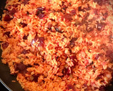 Foto del paso 4 de la receta: Arroz rosa con pollo al estilo egipcio